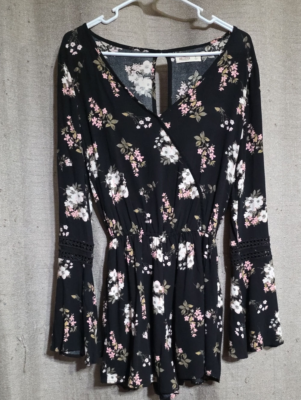 Hollister SZ S Black Floral V-Neck Bell Long Sleeve Shorts Romper